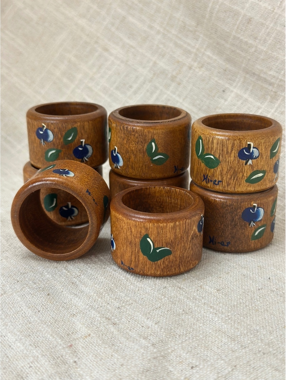 8 Vintage Mid-Century Wooden Hand-Painted Blueberry Leaf Round Napkin Rings